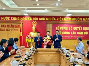 Công bố Quyết định tiếp nhận và bổ nhiệm Chánh Văn phòng UBND tỉnh