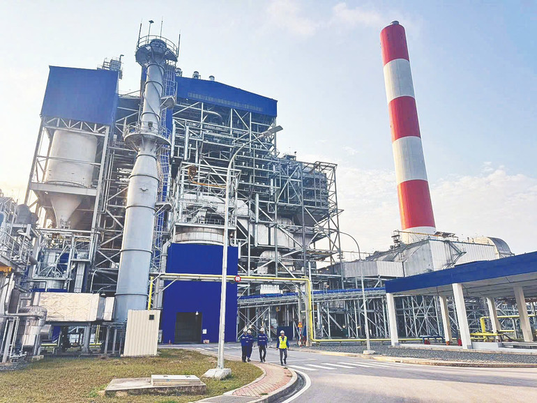 Bài 1: Công nghiệp trọng điểm đóng vai trò trung tâm