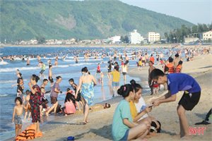 Hà Tĩnh tạm dừng hoạt động lễ hội, sự kiện tập trung đông người từ trưa nay
