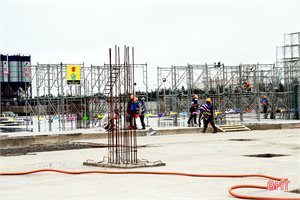 Trên công trường xây dựng Nhà máy Sản xuất Pin VinES