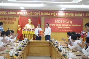 Công bố Quyết định tiếp nhận và bổ nhiệm Chánh Văn phòng UBND tỉnh
