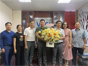 IPA Hà Tĩnh tặng hoa chúc mừng VCCI - Chi nhánh Nghệ An - Hà Tĩnh - Quảng Bình 